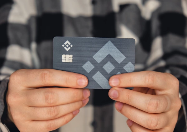 Quelles sont les différences entre les cryptocartes et les cartes bancaires traditionnelles